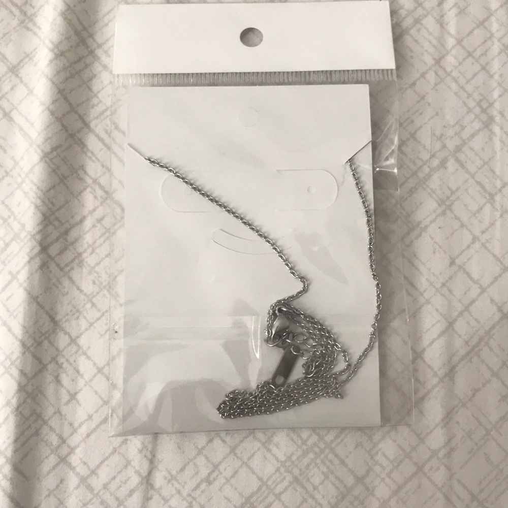 Wine bottle design necklace - Picture 2 of 2